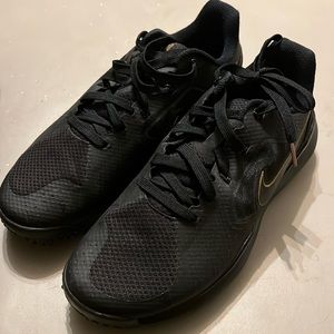 Nike - Tiger Woods Spike less Golf Shoe